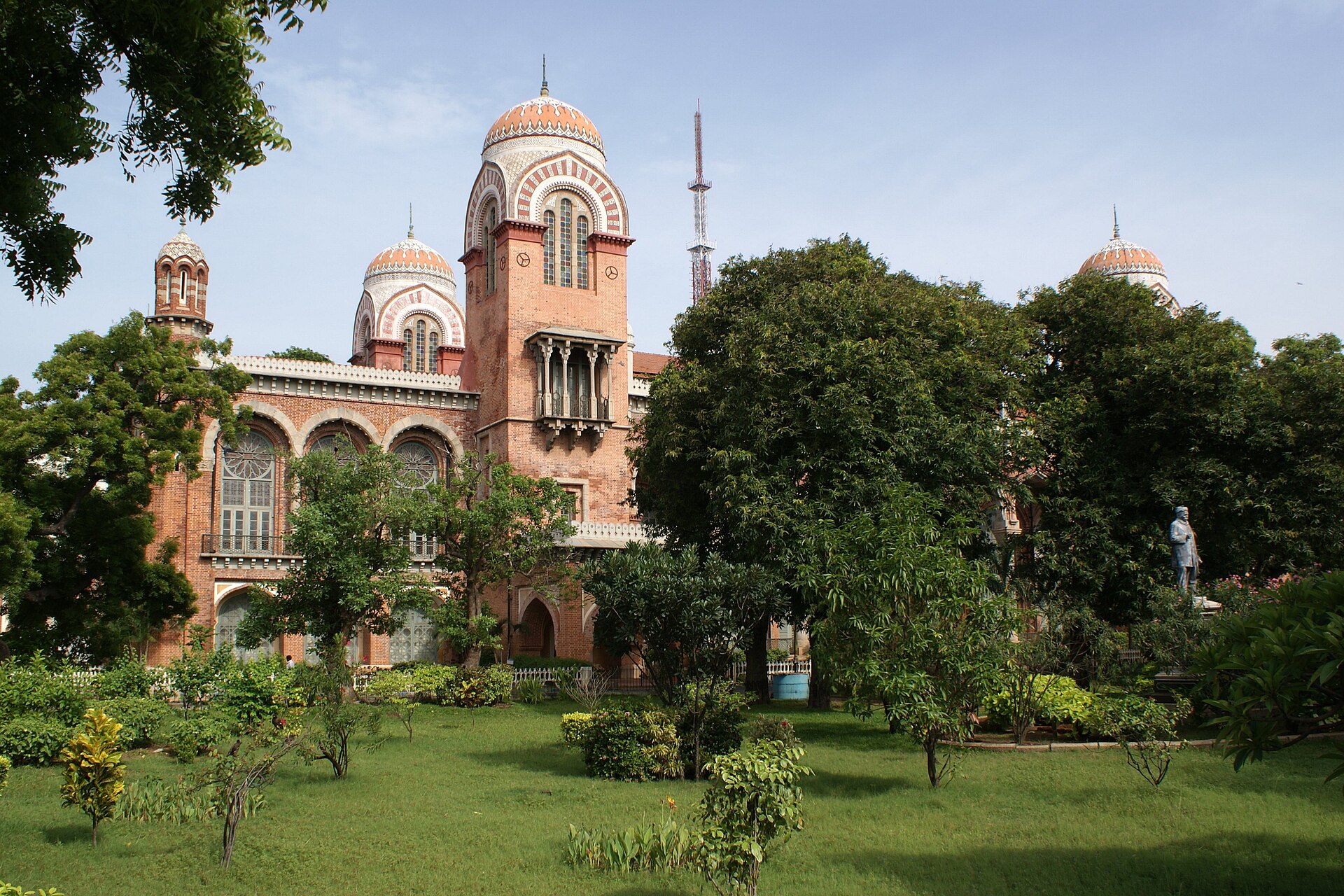 University of Madras Senate House (Photo: Jonas Buchholz, CC BY-SA 3.0)